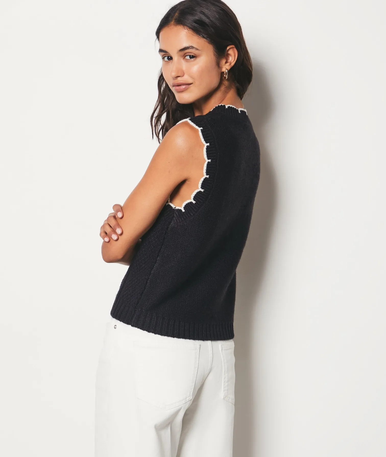 Etam Sleeveless Buttoned Sweater BLACK Sale