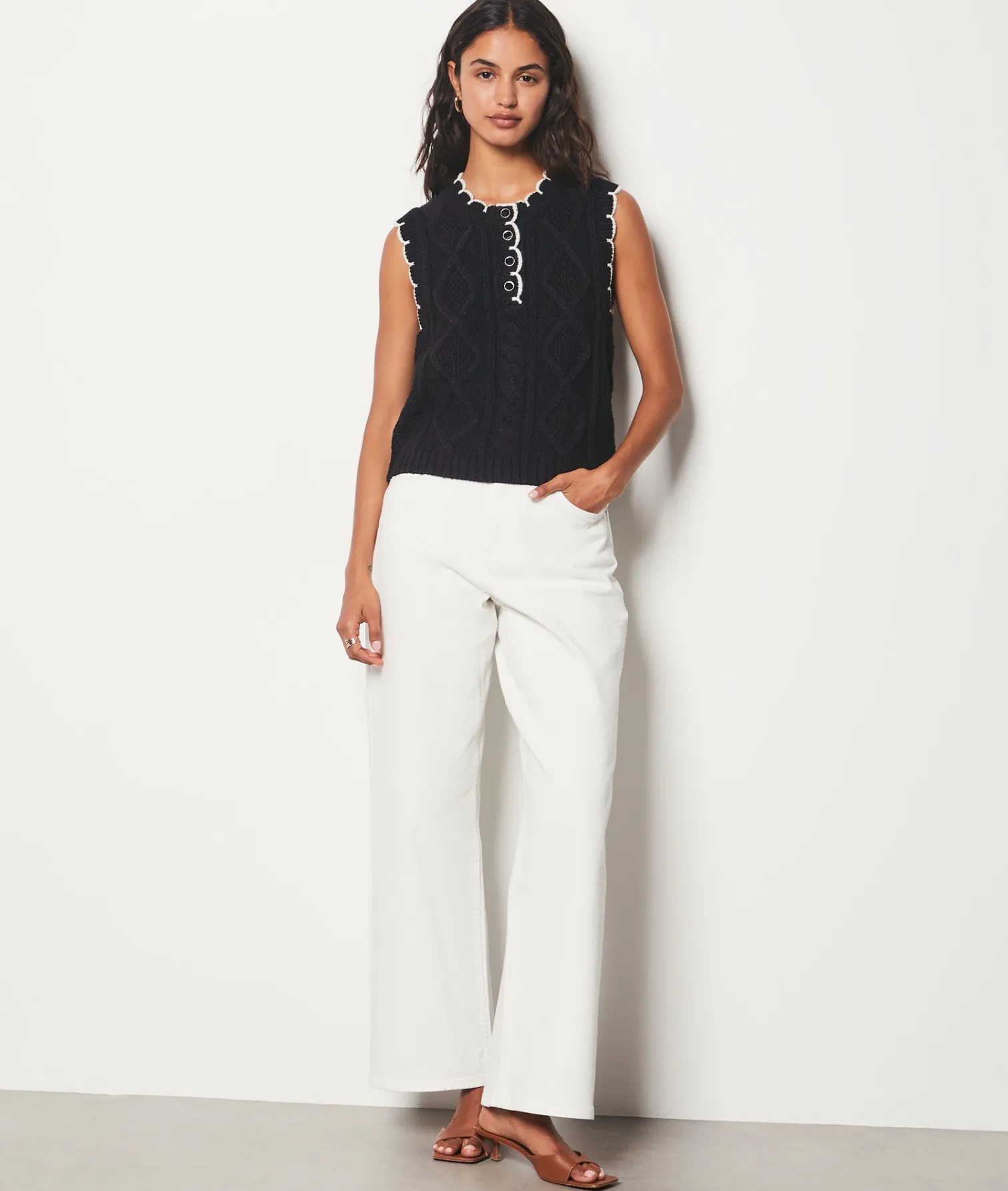 Etam Sleeveless Buttoned Sweater BLACK Sale